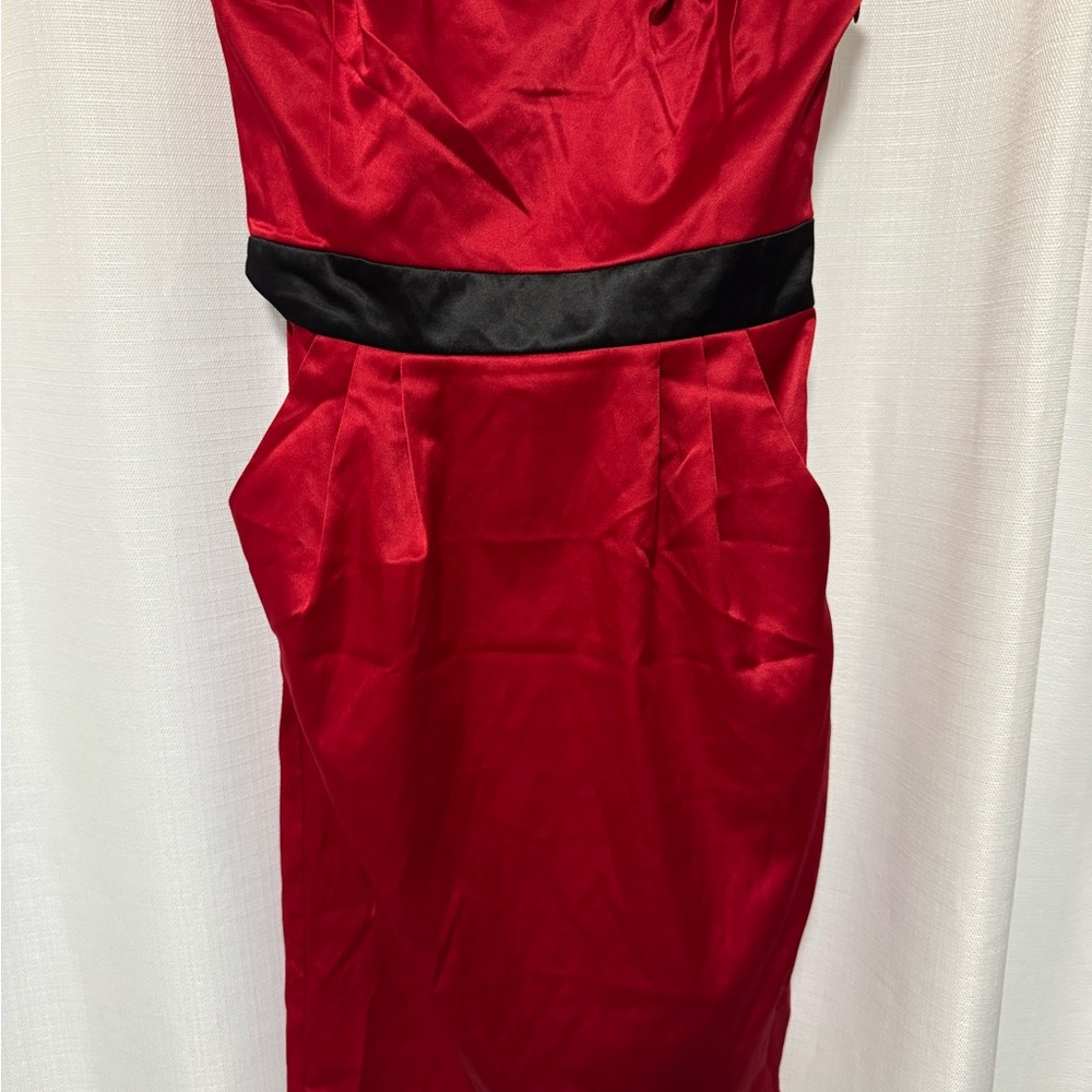 Forever 21 Red Pleated Strapless Sheath Dress
